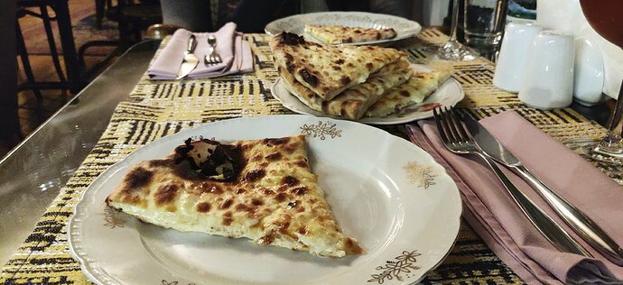 sakhli11khachapuri.jpg