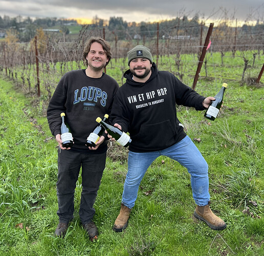 Deux cochons heureux