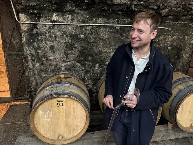 -r2TCtnzRl-YcUa5KwKU3Q