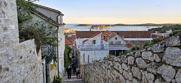 03_15hvar