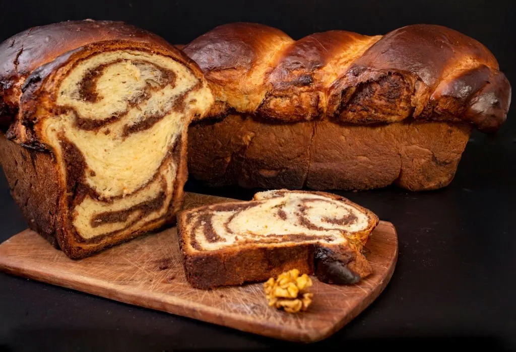 Romanian-food-Cozonac