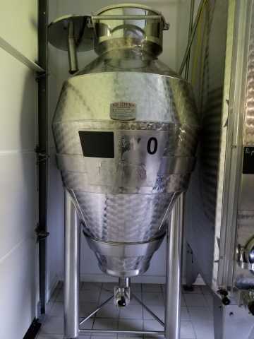 Experimental stainless tank, egg-shaped like that of Marguet's egg cask.jpg