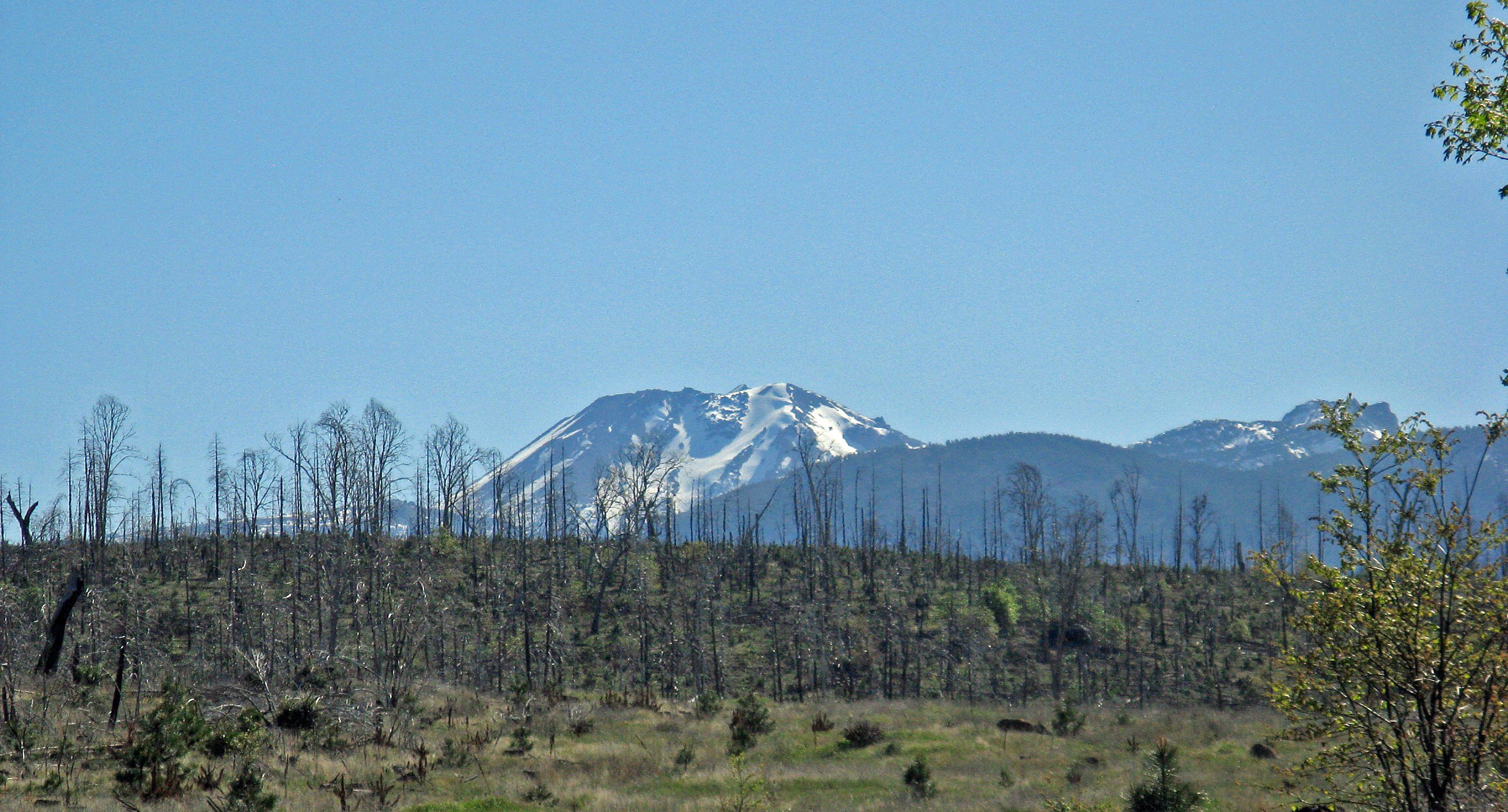 070 lassen peak above manton valley.jpg