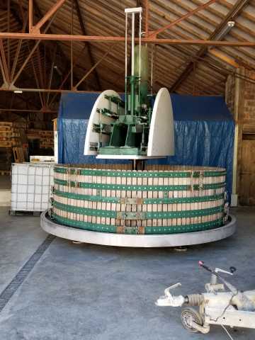 V et S's old school press, which is very similar to Vilmart's.jpg