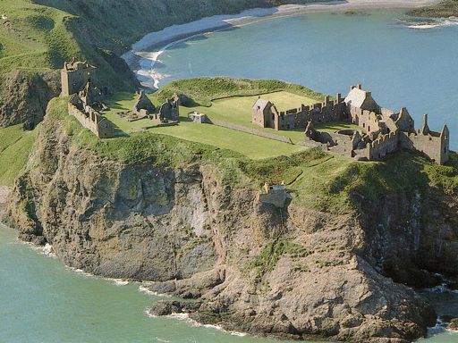 dunnottar_castle_aerial.jpg